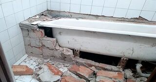 Демонтаж ванны в Шахтах от Мастер24 — быстро, недорого, вывоз старой ванны от 1085 руб.